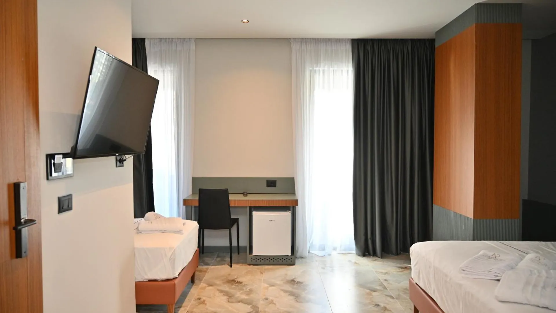 Hotel Adria Palace Shkallnur