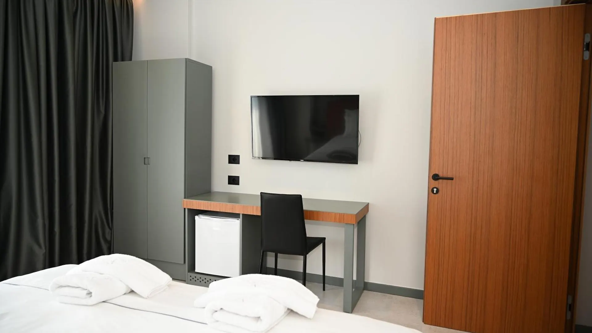 Adria Palace Shkallnur 4*,  Albania