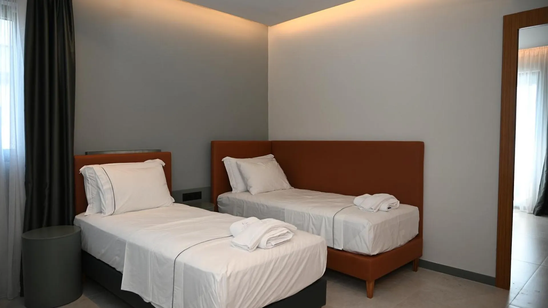 Adria Palace Shkallnur