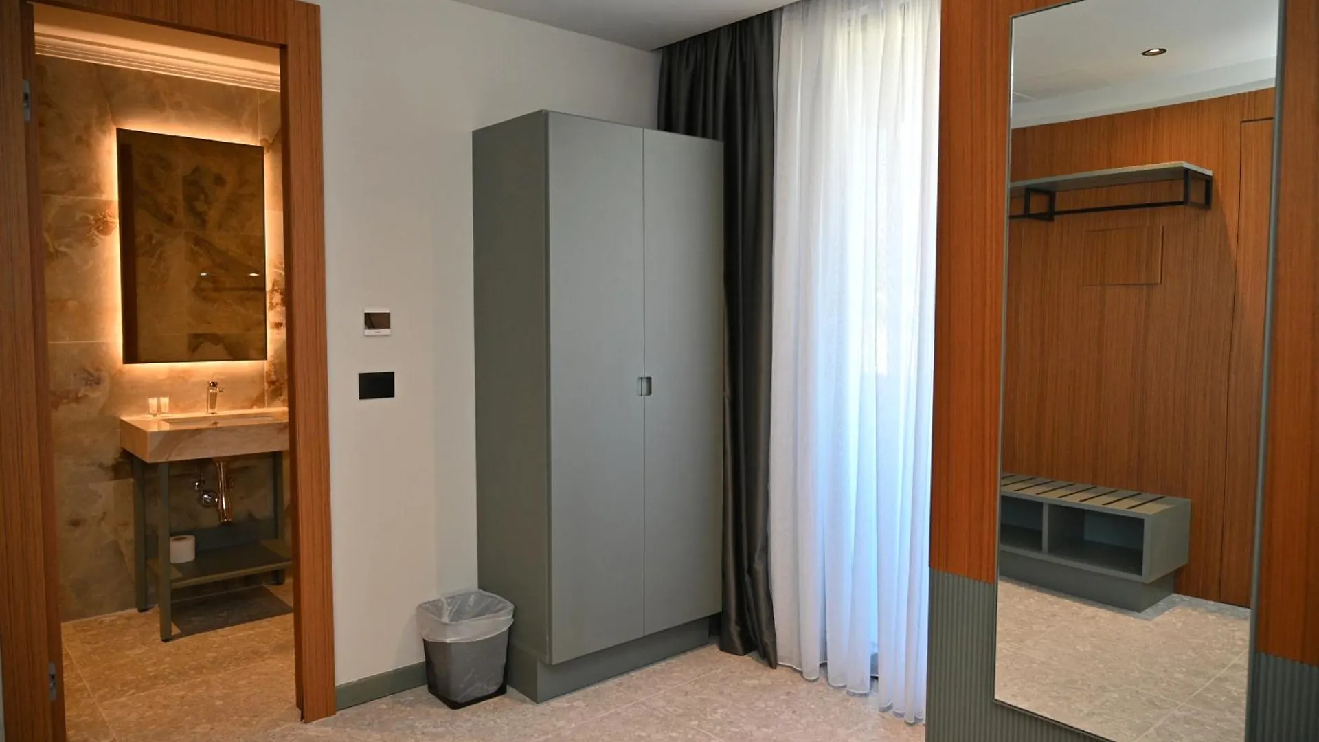 Adria Palace Shkallnur Hotel